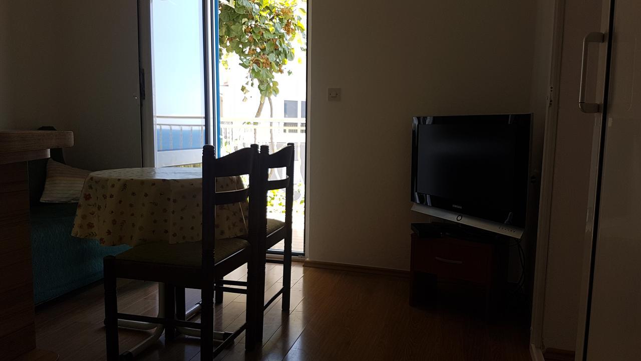 Apartmani Famelja Jovanovic Sveti Stefan Ngoại thất bức ảnh